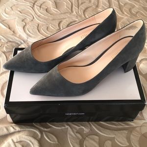 Gorgeous Gray Suede Pointed Toe Nine West Pump EUC